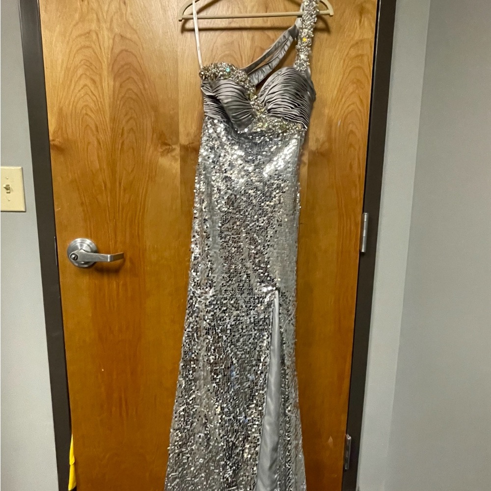 Riva designs One shoulder silver dress new size 6 gold silver stones with split